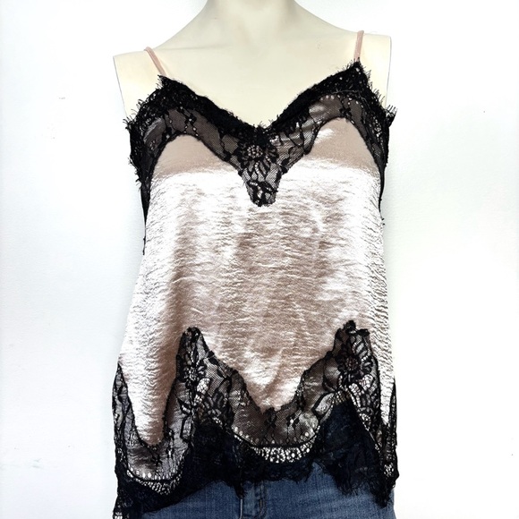 VENUS Tops - Venus light pink lace satin top